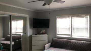 2 bedrooms, iron/ironing board, free WiFi, bed sheets