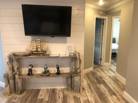 Interior. TOP BRIGANTINE LOCATION! SPACIOUS 1 1/2 BATH> NEAR BEACH, CASINOS>LOW PET FEE!