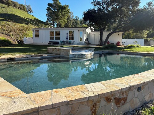 Cute 3 Bdr Home W/ Pool/Spa & Amazing Views In Malibu Mtns.  15 Min From Beach