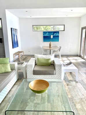 تلفزيون ذكي، مكتبة موسيقى، ستيريو