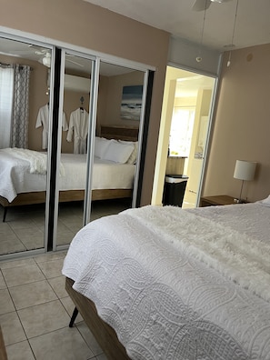 1 غرفة نوم ومكواة/لوح كي وواي فاي مجانًا وملاءات أسرّة