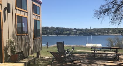 ¡DOS HERMOSAS VIVIENDAS NUEVAS EN LAKEWAY EN LAKE TRAVIS! Muelle privado.