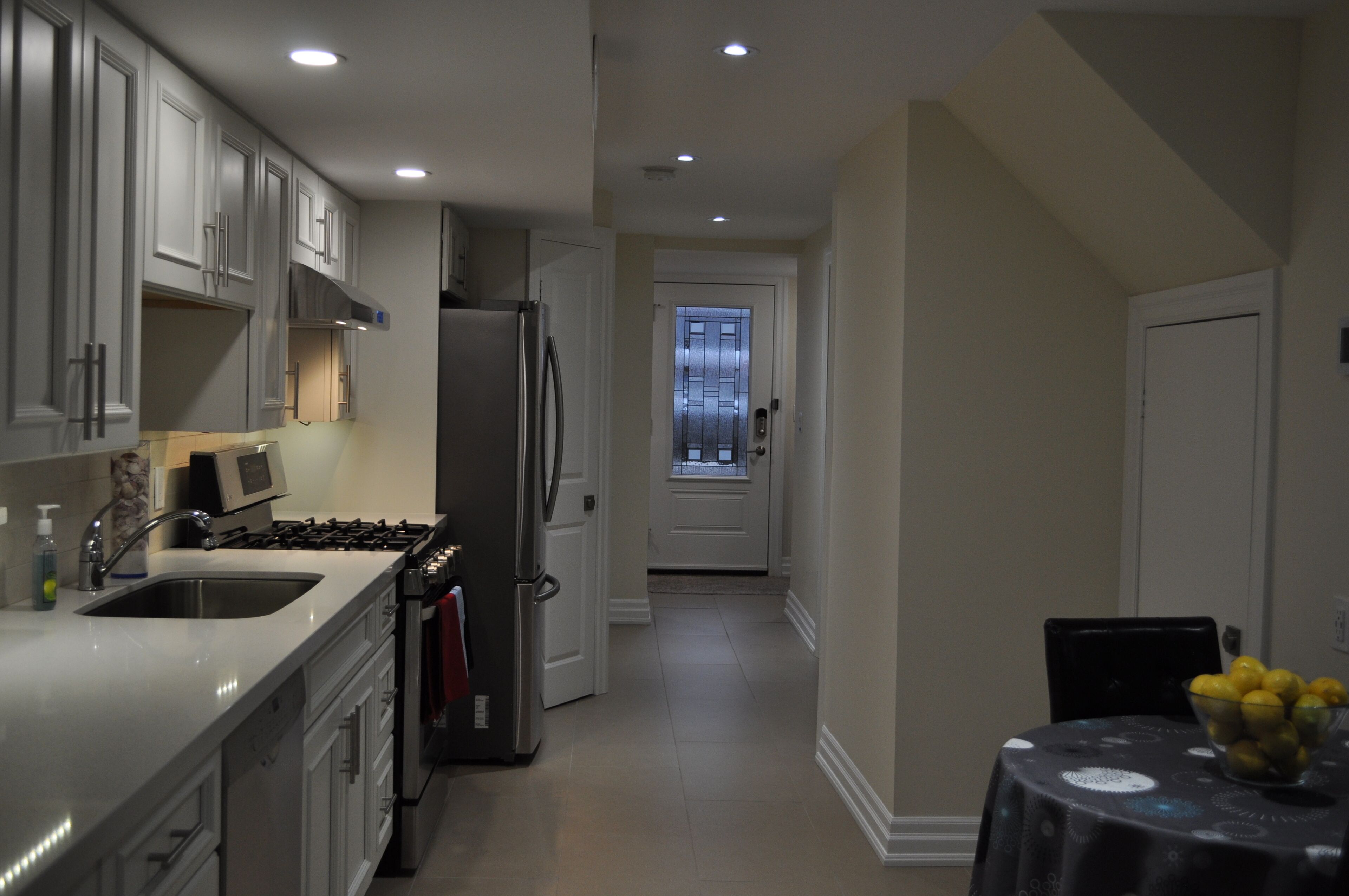 ثلاجة، ميكروويف، فرن، موقد طهي مسطح