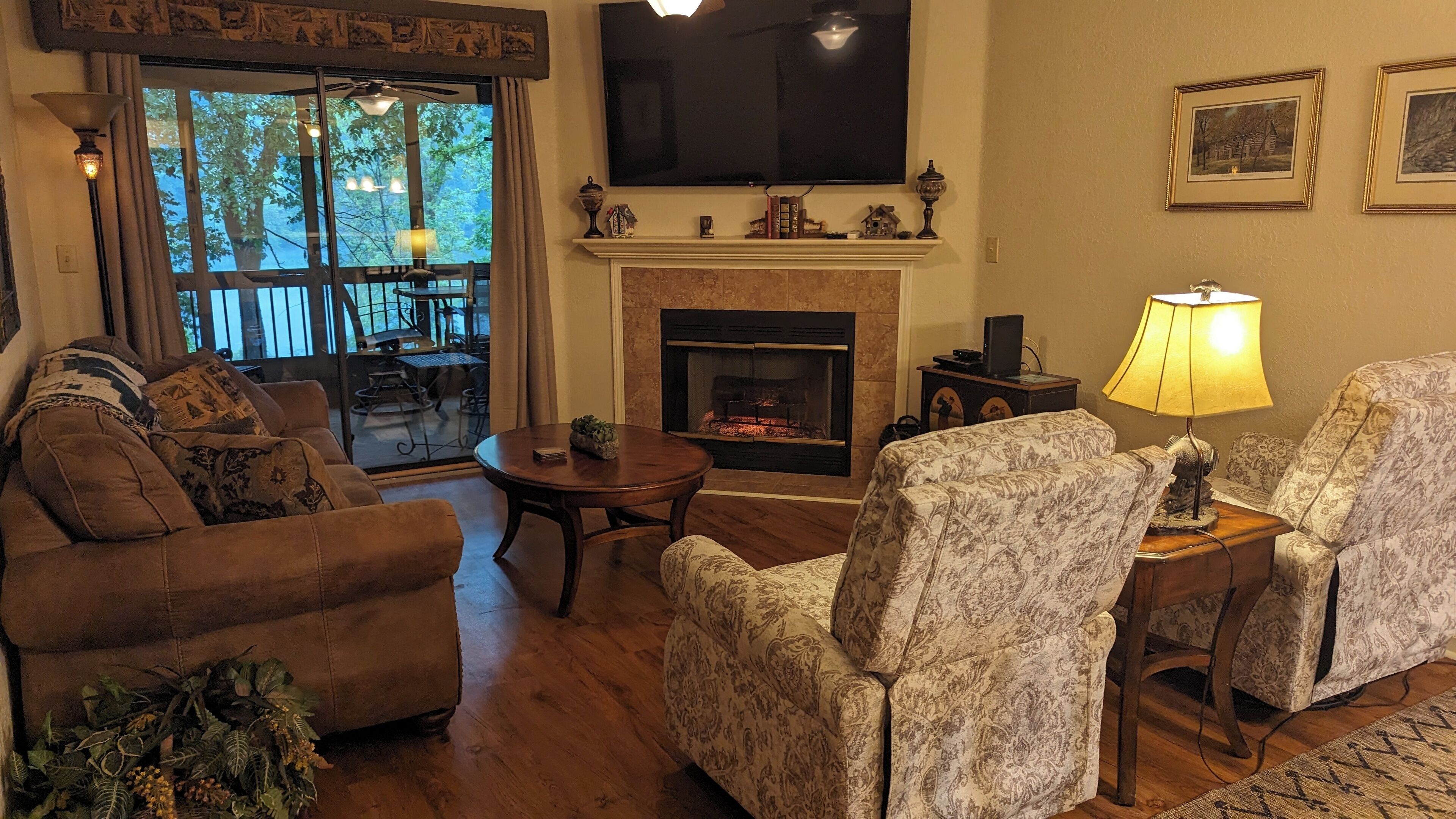 Luxury Lakefront Condo~ Indoor/Outdoor Pools ~ HotTub ~ Trout Fishing