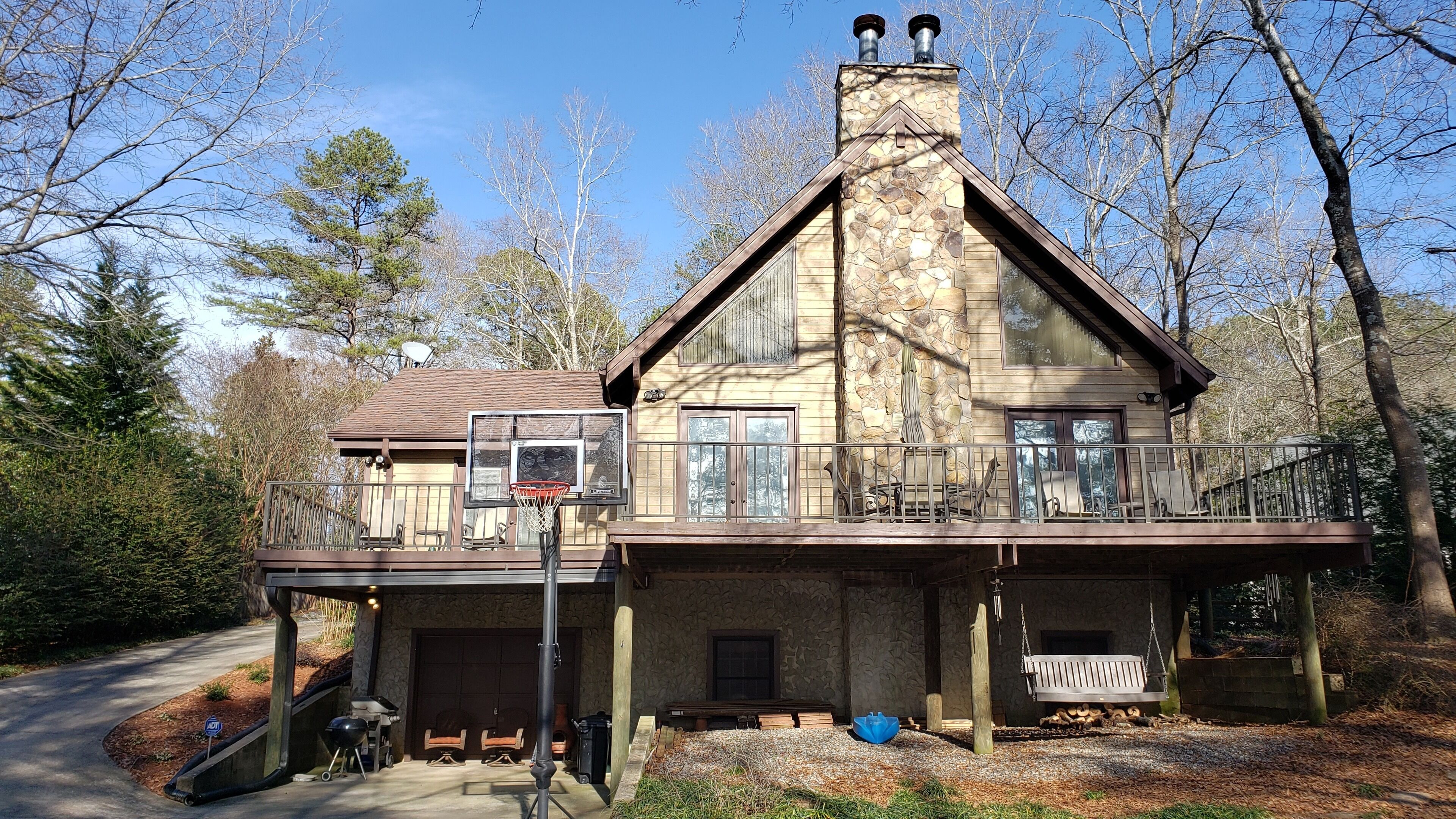Back of House facing Lake Hartwell