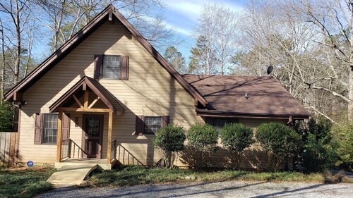😎 Spacious Lake Hartwell home with cozy cabin appeal, 15 mins to Clemson🐯 WiFi