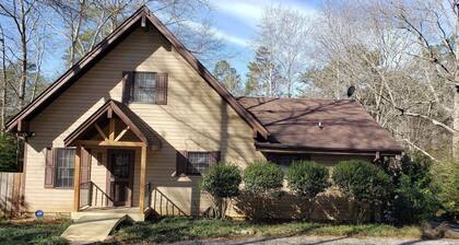 😎 Spacious Lake Hartwell home with cozy cabin appeal, 15 mins to Clemson🐯 WiFi