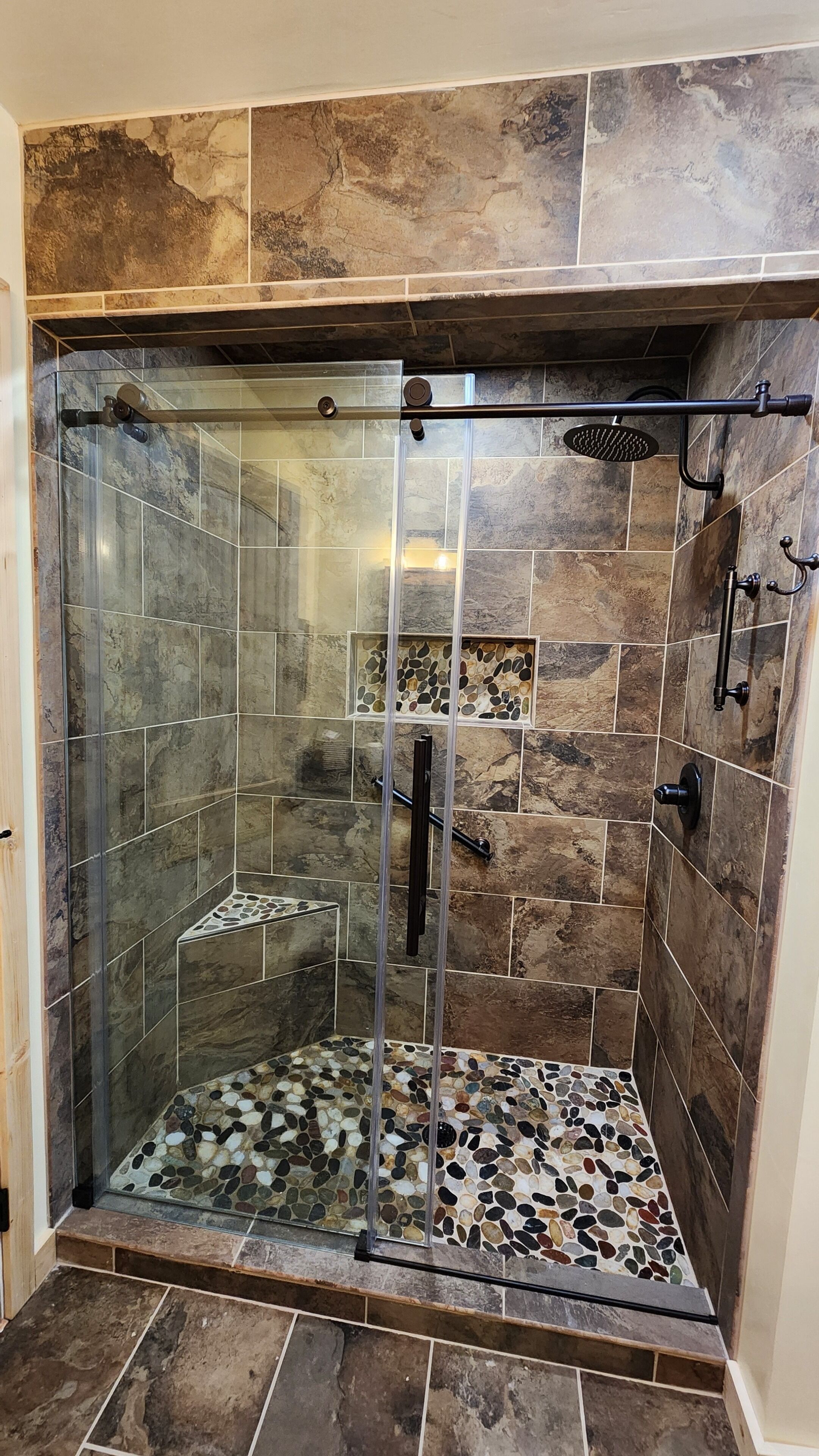 Combined shower/bathtub, hair dryer, towels, soap