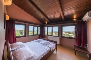 4 bedrooms, iron/ironing board, travel cot, free WiFi - A glorious 19th-century manor house with a beautiful private pool (Platanias)