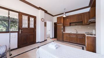 4 bedrooms, iron/ironing board, travel crib, free WiFi