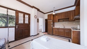 4 bedrooms, iron/ironing board, travel cot, free WiFi