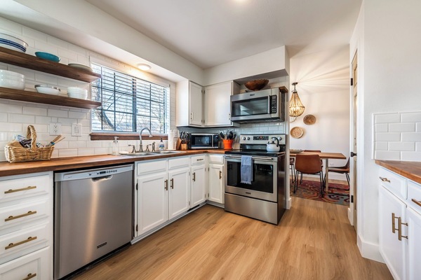 Frigorífic, microones, forn i placa de cuina