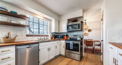 The Gathering House- Amazing Rocky Mt. Views & Trails! Garden of the gods- USAFA