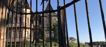 Tuin appartement met uitzicht op het strand van Comillas