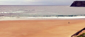 Hage leilighet vendt mot stranden i Comillas