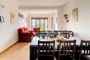 Interior - Casa de Las Flores Apartment with private garden in front of the beach of Comillas (Comillas)