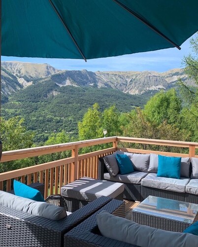 La Pommière 5* -  sleeps 14  superb views 15 minutes ski station bain nordique
