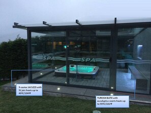 A glass-enclosed spa area with a 5-seater jacuzzi and a Turkish bath with eucalyptus scents.