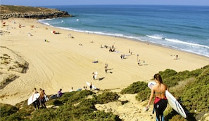 Plage à proximité, chaises longues