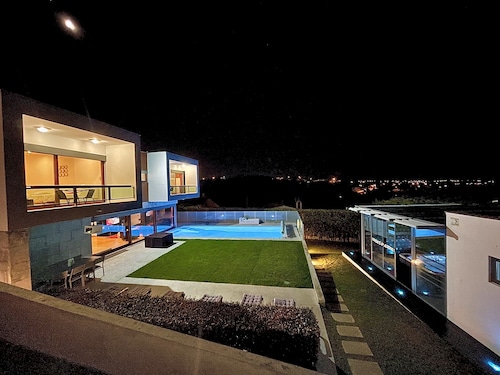 I L❤️VE U Villa:Sea view! SPA! Heated Pool! Cinema! Chef! Football pitch (10min)