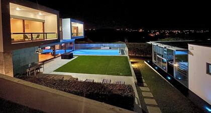 I L❤️VE U Villa:Sea view! SPA! Heated Pool! Cinema! Chef! Football pitch (10min)