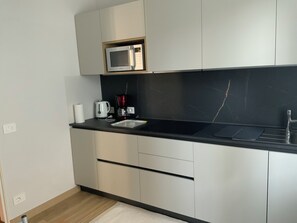 雪櫃、微波爐、爐具、洗碗機