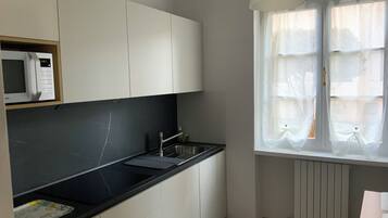 Refrigerador, microondas, parrilla de estufa y lavavajillas
