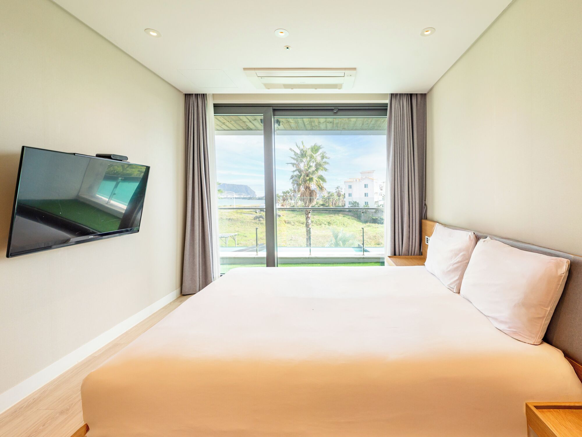 standard double room | 1 bedroom, premium bedding, free minibar, blackout curtains