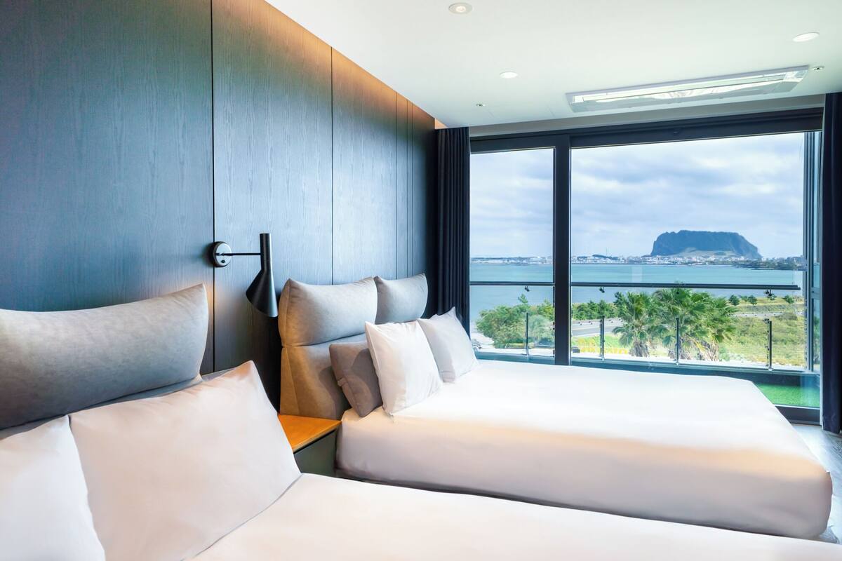 Deluxe Spa | 高級寢具、免費迷你吧、遮光布/窗簾、隔音