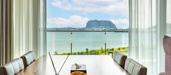 Hotel & Pool Villa Attirance