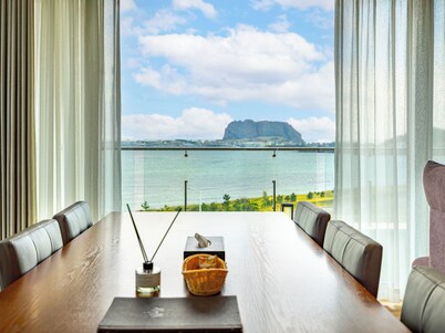 Hotel & Pool Villa Attirance