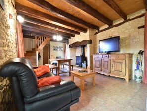 Tv och ett bordtennisbord