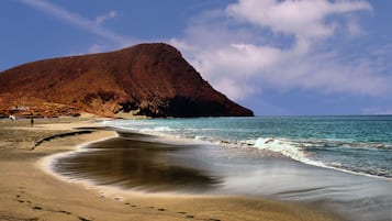 Ranta lähistöllä, rantapyyhkeitä