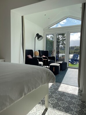 4 slaapkamers, een bureau, een strijkplank/strijkijzer, gratis wifi