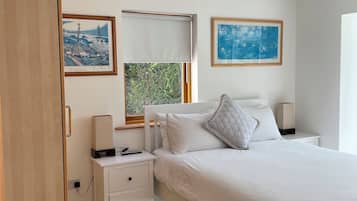 4 bedrooms, desk, iron/ironing board, free WiFi