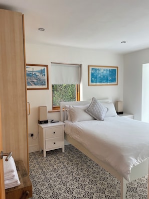 4 bedrooms, desk, iron/ironing board, free WiFi