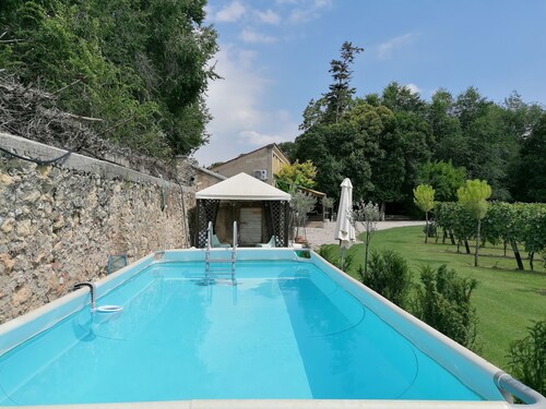 The Gate Lodge is a 180 Mq Villa with Park