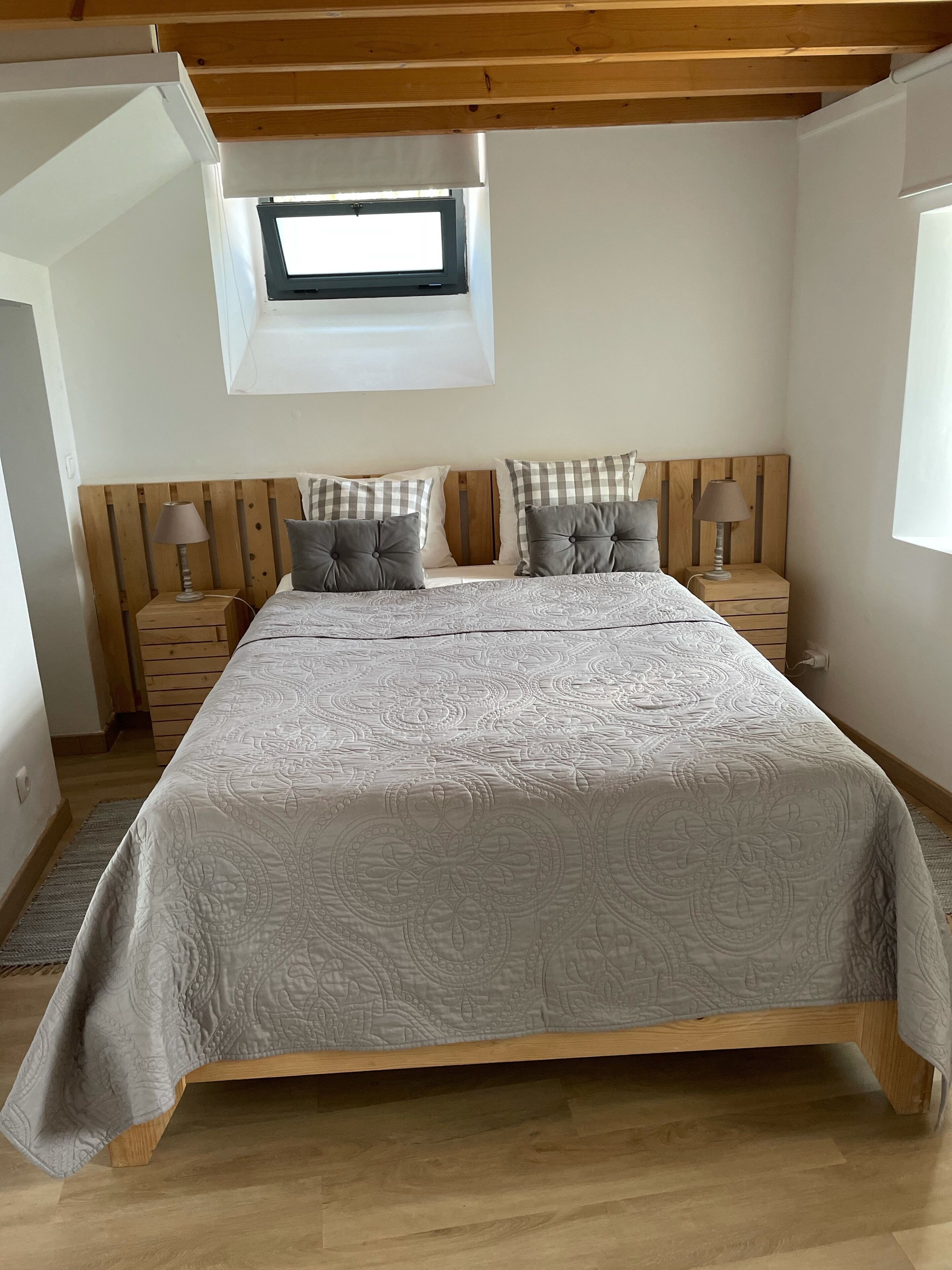 2 bedrooms, iron/ironing board, Internet, bed sheets