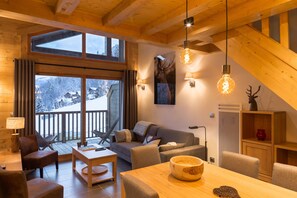 TV, DVD player, stereo - "LES CHARDONS" APARTMENT - 8 Pers - SKI-BY-FOOT - CHAMPAGNY - LA PLAGNE (Champagny-En-Vanoise)