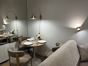 Dining - Beautiful & quiet flat, ideally located (Paris)