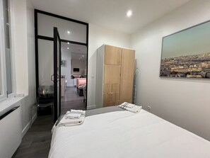 1 chambre, fer et planche à repasser, Wi-Fi gratuit, draps fournis