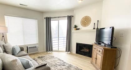 Inn Building Condo #213 Pet friendly, Patio view!