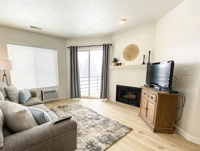Inn Building Condo #213 Pet friendly, Patio view!