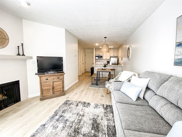 TV, fireplace