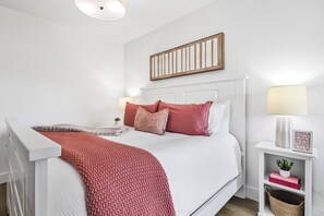 4 makuuhuonetta, silitysrauta/-lauta, vauvan matkasänky, ilmainen Wi-Fi