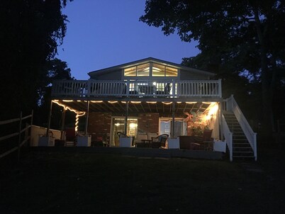 Beach front, fenced yard, dogs welcome, central air, fire pit, 3 kayaks, hot tub