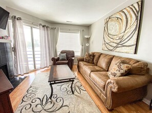 TV, fireplace