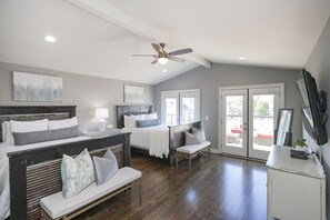 4 bedrooms, iron/ironing board, travel cot, free WiFi - FREE NIGHT DEAL! DOWNTOWN 1MI TO BROADWAY! #1 of 6 HOMES! Rooftop Deck BY VANDY! (Nashville)