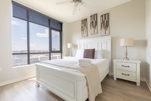 2 bedrooms, desk, iron/ironing board, WiFi