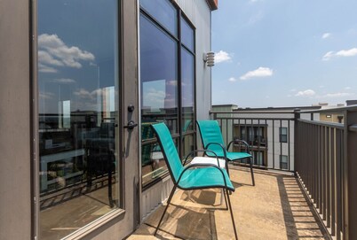 Luxurious Top Floor 2 Br 2 Ba Downtown Condo-#604